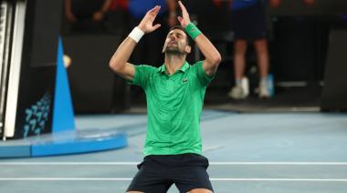 Australian Open: a los 38 años, Nole confirma que es el mejor tenista de la historia, ya que venció a Sinner y jugará la final con Alcaraz
