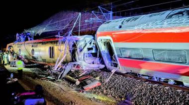Chocan dos trenes de alta velocidad en España: 39 muertos y más de 70 heridos