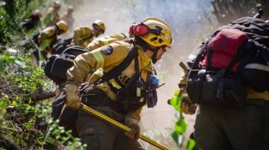 Los brigadistas lograron extinguir el fuego en Puerto Patriada y contener las llamas en el Parque Nacional Los Alerces