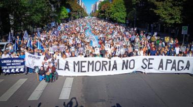 La izquierda organizada, y su particular manera de contar la historia, marchan hoy a Plaza de Mayo
