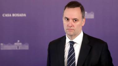 El tren fantasma de Adorni: ahora se conoció que compró un departamento de 230.000 dólares en Caballito y que en la operación intervinieron dos jubiladas…