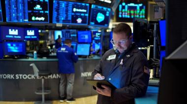 Timba de alto vuelo: bajó el dólar, las acciones argentinas subieron un 7% y el riesgo país cayó 28 puntos básicos