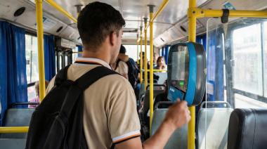 Otro aumento más y la gente no da más: desde el viernes, aumentará el pasaje de colectivo y los peajes en la Ciudad