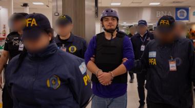 Dmitrii Novikov, el ruso acusado de liderar una banda de fake news: la Policía Federal Argentina lo detuvo hace unos días y ahora lo expulsó del país