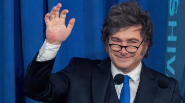 ¿Le suelta la mano? Milei adelantó que, si la Justicia lo considera culpable a Adorni, lo “eyecta de una patada”