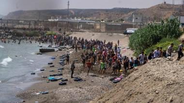 España: refuerzan la frontera en Ceuta, tras el ingreso masivo de migrantes marroquíes