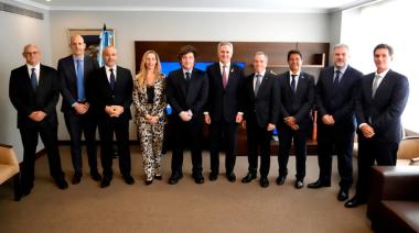 El Gobierno firmó un acuerdo bilateral en Ecuador, que potenciará a la industria automotriz