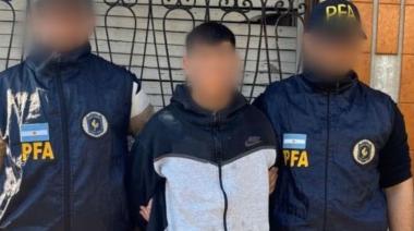 Provincia de Bs. As. tierra de nadie: detienen a un abusador de 22 años en Banfield y en Ezeiza otro murió al recibir una pedrada en la cabeza por parte de otro bando