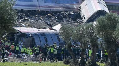 Una tragedia que se repite durante la gestión de Pedro Sánchez… Chocaron dos trenes de alta velocidad: hay 68 muertos y decenas de heridos graves