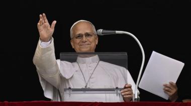 ¡Todo indica que visitaría la Argentina en noviembre! León XIV reapareció desde la ventana del Palacio Apostólico y brindó su primer Angelus