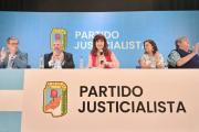 Por la histórica condena y envío a prisión de CFK, acusada además en otra docena de causas más, el PJ se reúne hoy por la tarde