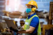 Capital Humano informó que, en abril, el empleo asalariado formal del sector privado detuvo su caída y hasta creció un 0,05% interanual