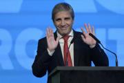 A su regreso de Estados Unidos, donde concretó el super apoyo, el ministro de Economía Luis Caputo descartó la dolarización
