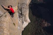 Hazaña mundial: el estadounidense Alex Honnold, escaló un edificio de 508 metros de altura en Taiwán, sin cuerdas ni arneses