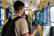 Otro aumento más y la gente no da más: desde el viernes, aumentará el pasaje de colectivo y los peajes en la Ciudad
