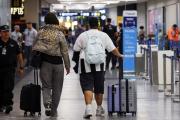 Según los datos del INDEC, en el primer cuatrimestre del 2026 viajaron al exterior 1,1 millones de argentinos menos que el año pasado