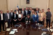 El Gobierno trata de recuperar la agenda: Milei se reunió con su Gabinete en la Rosada y Adorni inauguró una nueva planta de Mercedes Benz