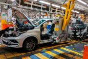 En mayo, la industria automotriz sufrió una caída del 21,5% interanual, así lo confirma un informe de ADEFA