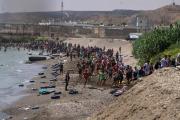 España: refuerzan la frontera en Ceuta, tras el ingreso masivo de migrantes marroquíes