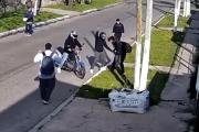 ¿Qué dirán ahora los defensores del garantismo? En González Catán, motochorros asaltaron y golpearon a un grupo de chicos con autismo