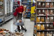 Un relevamiento realizado por la Cámara Argentina de Comercio y Servicios (CAC) reveló que, en agosto, el consumo de hogares cayó un 1,1% interanual