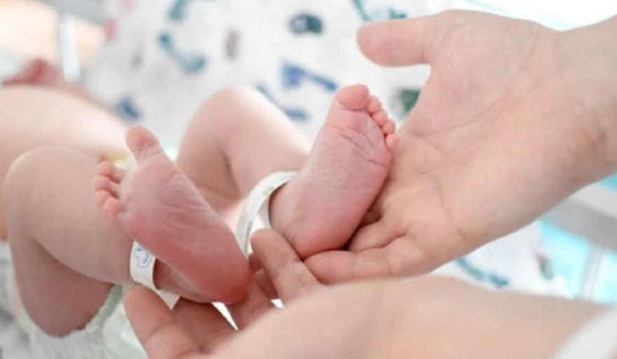 Envejecimiento poblacional: el Ministerio de Salud informó que, en el 2024, se redujeron un 48,6% los nacimientos en Argentina