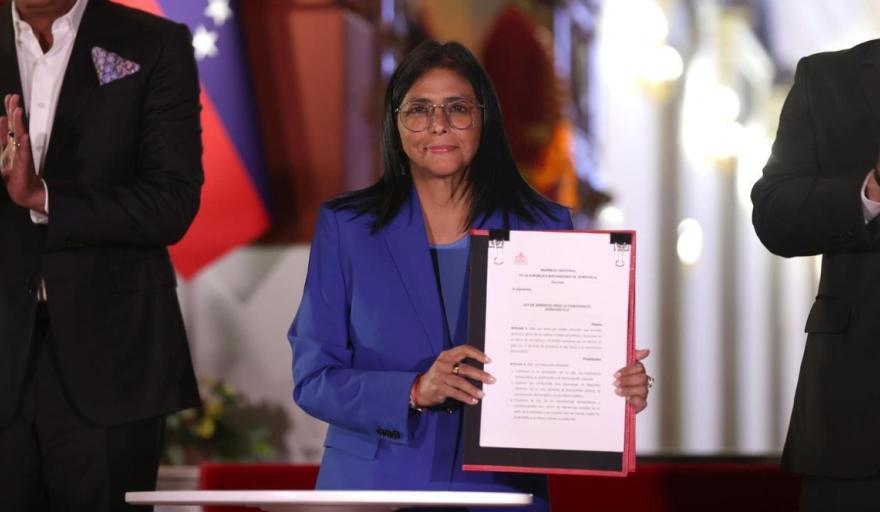 Venezuela: Delcy Rodríguez promulgó la Ley de Amnistía General que permite liberar presos políticos, activistas y otros