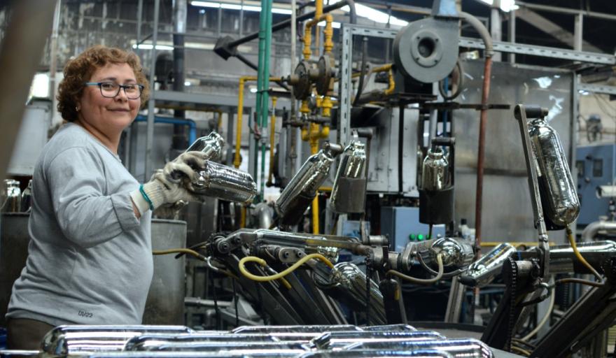 Luego de haber anunciado el despido de más de 100 empleados, Lumilagro lanzó un polémico mensaje: “¿Prefieren que volvamos a contratar y pagar un termo $100.000 más?”