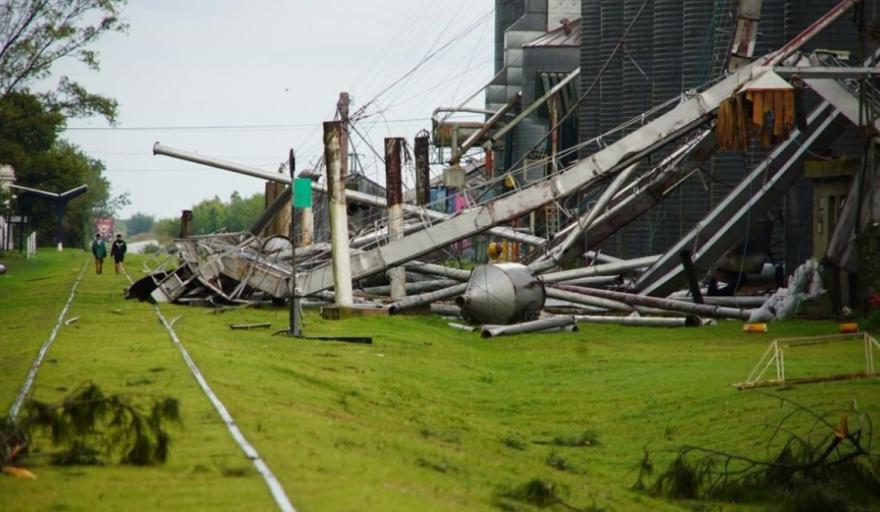 Santa Fe: un violento temporal azotó la localidad de Bombal y produjo daños estructurales, cortes de los servicios, heridos y hasta un fallecido