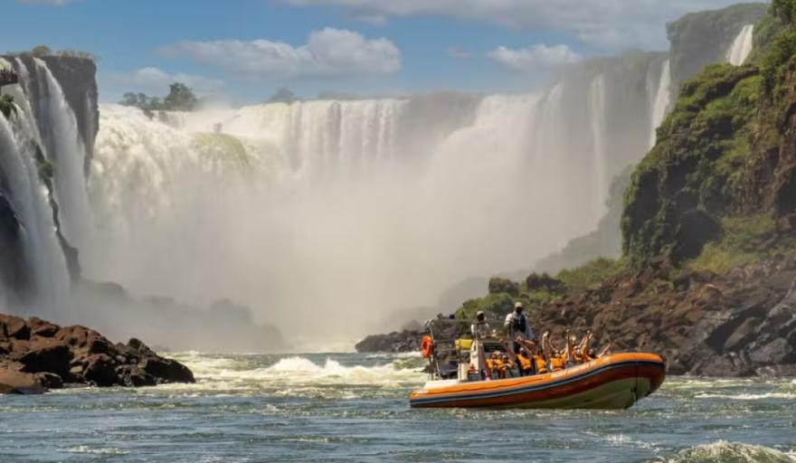 Tragedia en Cataratas: un holandés murió al volcar el barco que transportaba turistas por el lado brasilero